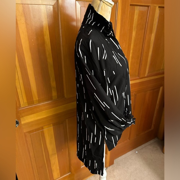 Low Hem Bishop sleeved Blouse - Picture 13 of 16